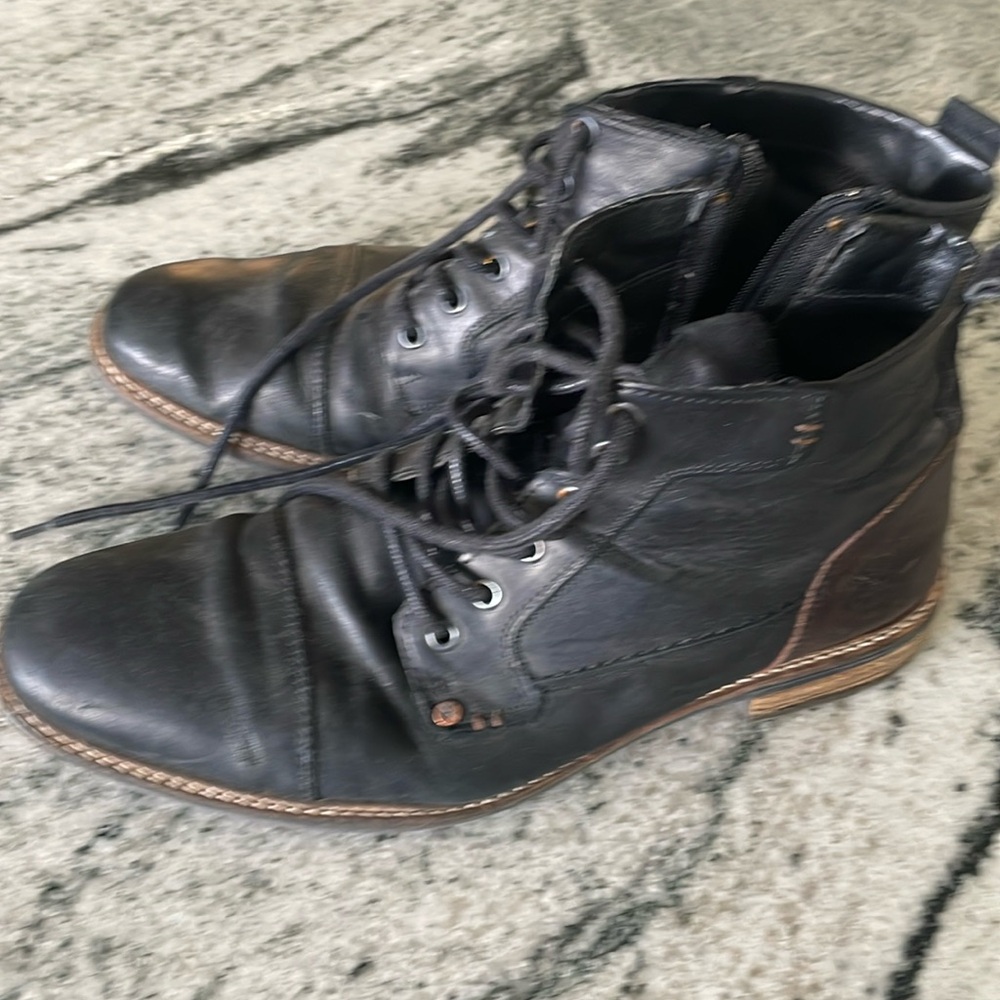 BullBoxer leather boots